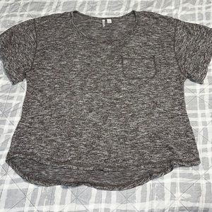 Gray short sleeve shirt